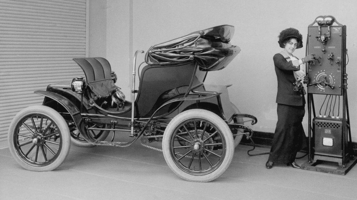 Güneş Gibi Güçlü ve Çevreci Bir Enerji Kaynağımız Varken Bunu Neden Arabalarda Diğer Yakıtlar Yerine Kullanmıyoruz?