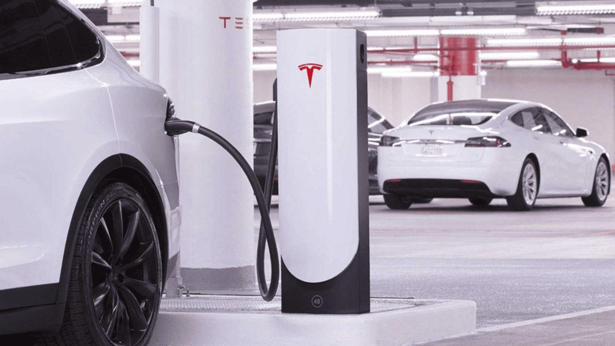 Güneş Gibi Güçlü ve Çevreci Bir Enerji Kaynağımız Varken Bunu Neden Arabalarda Diğer Yakıtlar Yerine Kullanmıyoruz?