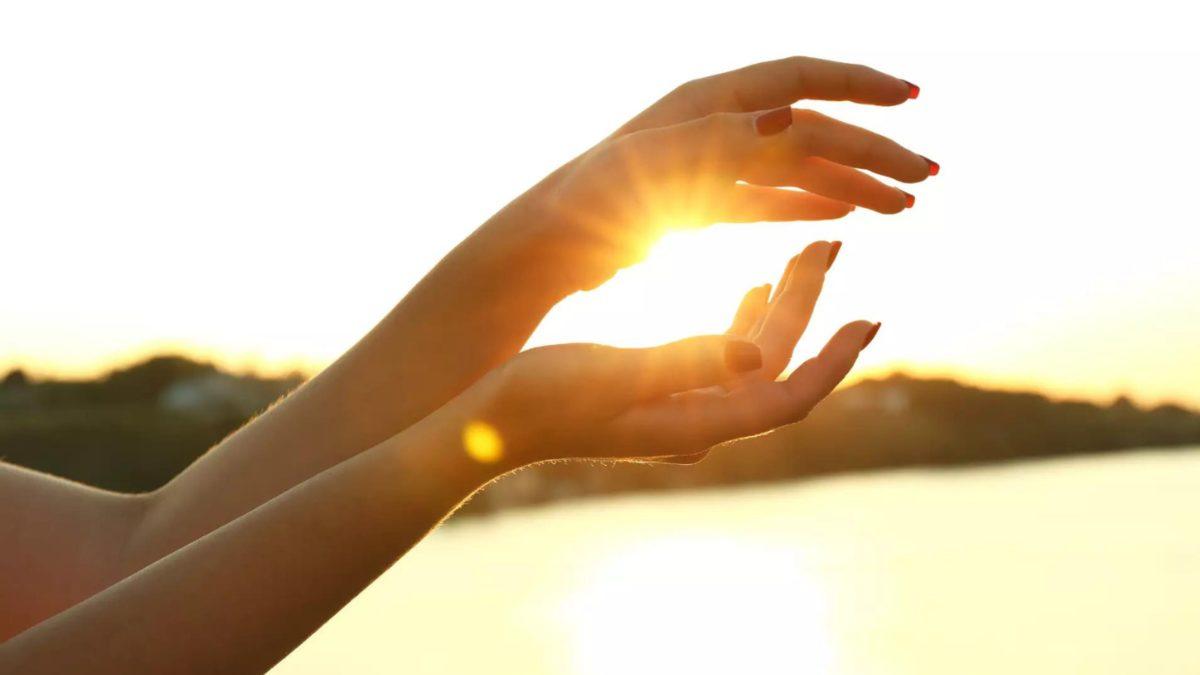 Güneş Gibi Güçlü ve Çevreci Bir Enerji Kaynağımız Varken Bunu Neden Arabalarda Diğer Yakıtlar Yerine Kullanmıyoruz?