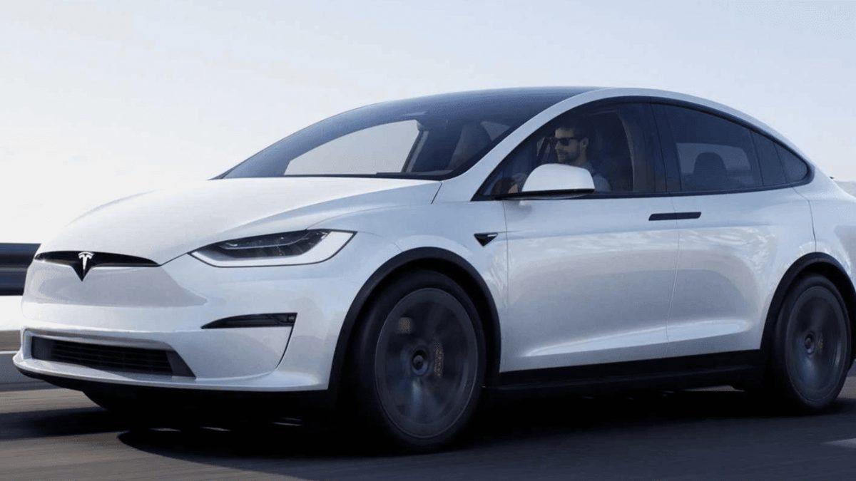 Güneş Gibi Güçlü ve Çevreci Bir Enerji Kaynağımız Varken Bunu Neden Arabalarda Diğer Yakıtlar Yerine Kullanmıyoruz?