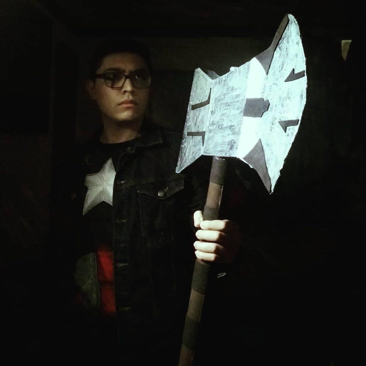 Thanos Görmesin: Marvel Hayranları, Evdeki Hurdalardan Kendi Thor Baltalarını Yaptılar