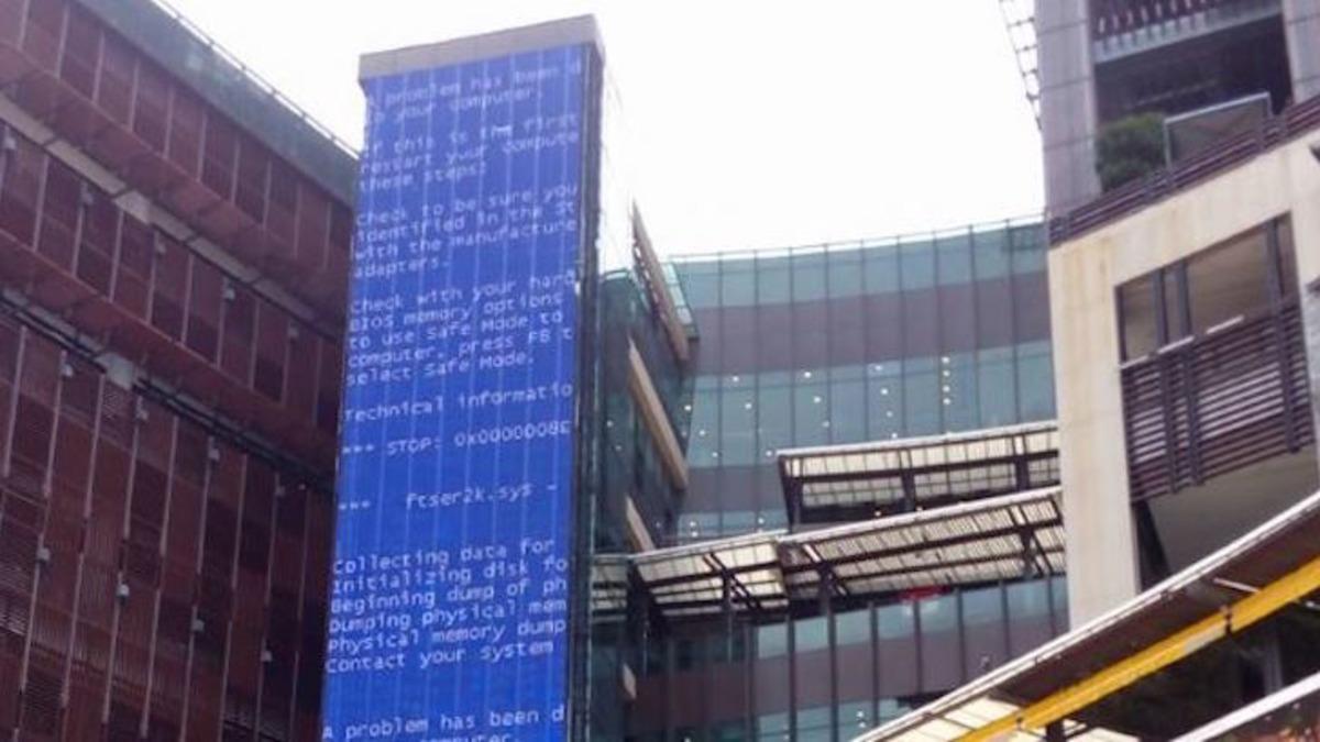 Tüm Zamanların En Büyük Windows Hata Ekranı Göründü!