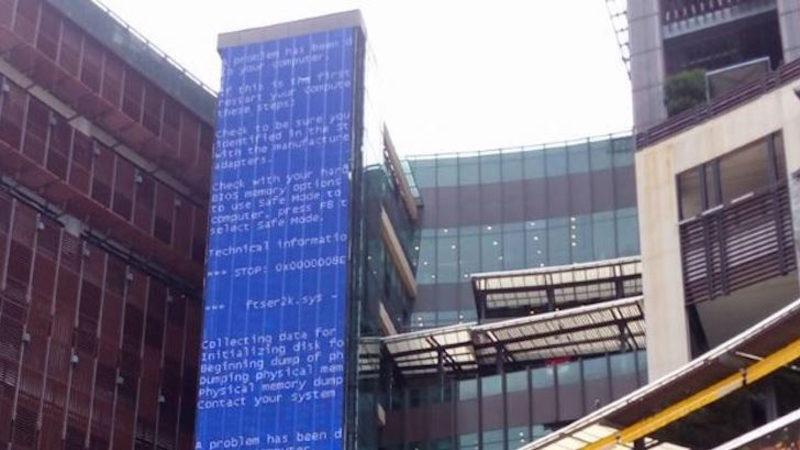 Tüm Zamanların En Büyük Windows Hata Ekranı Göründü!