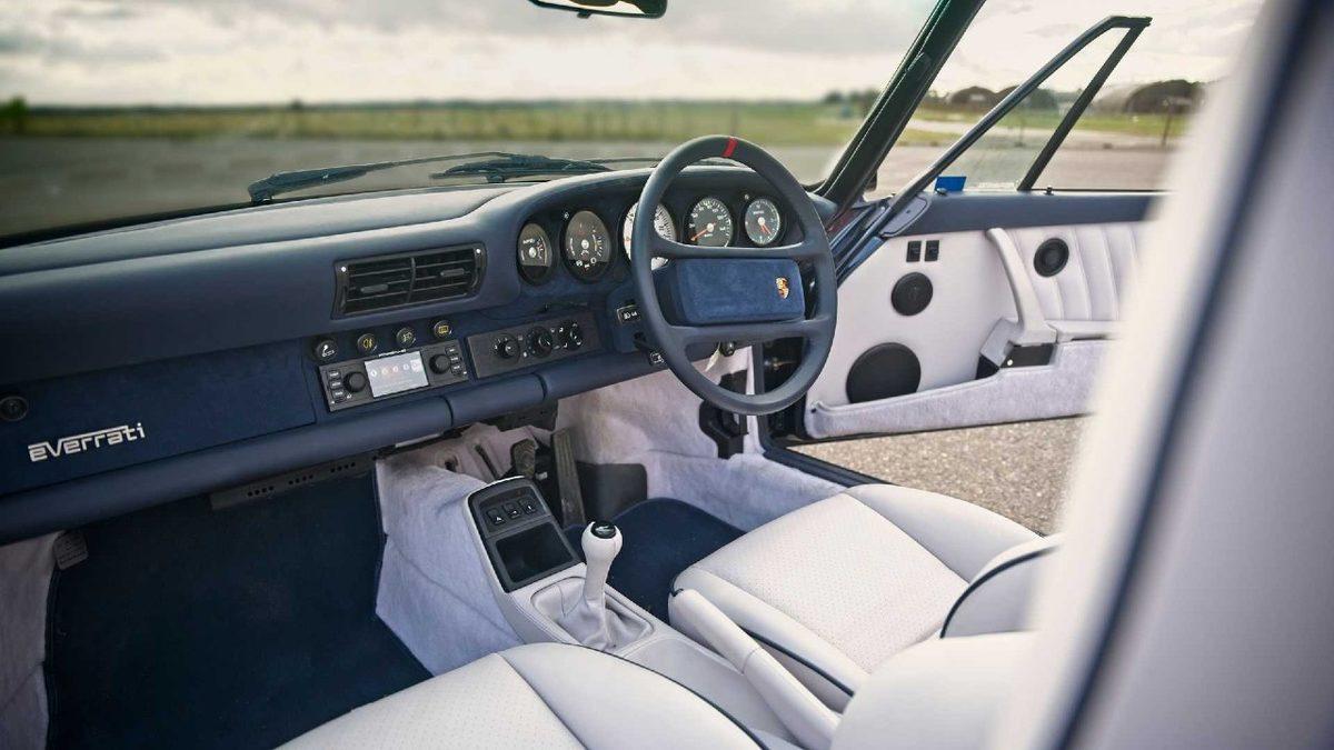 Porsche’nin İkonik Otomobili Artık Çevre Dostu: İşte Karşınızda Elektrikli Porsche 911 Cabrio!