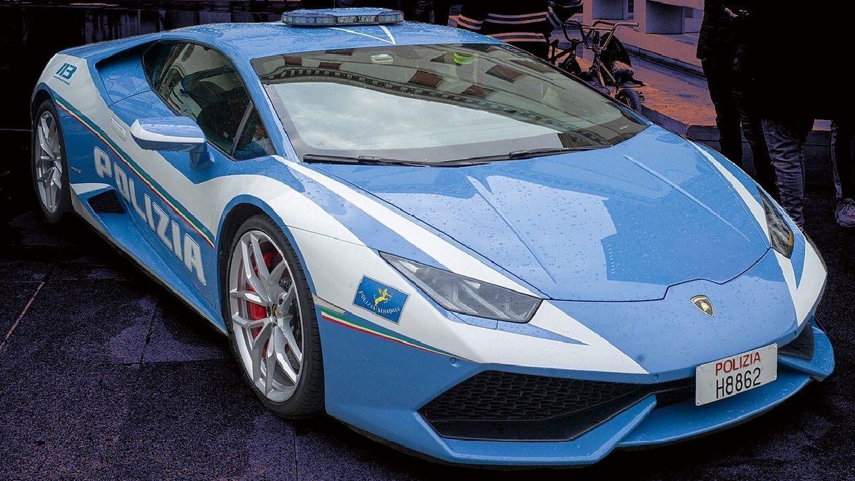 Görünce Tutuklanıp Merkeze Götürülmek İsteyeceğiniz Birbirinden Şahane Polis Arabaları