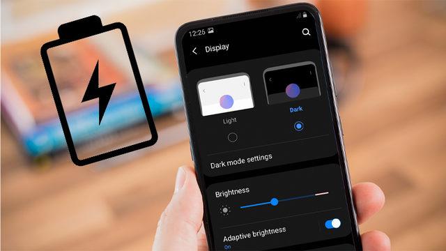 Kandırıldık: Telefonlardaki Karanlık Mod, Söylendiği Kadar Batarya Tasarrufu Sağlamıyor