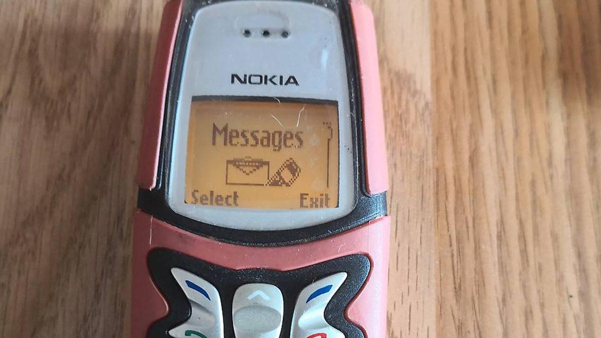 Üretildiği Döneme Göre Farklı Tasarım Anlayışı ve Renkleriyle Dikkat Çeken Nokia 5210’un Şimdi Kulaklara Şaka Gibi Gelen Özellikleri