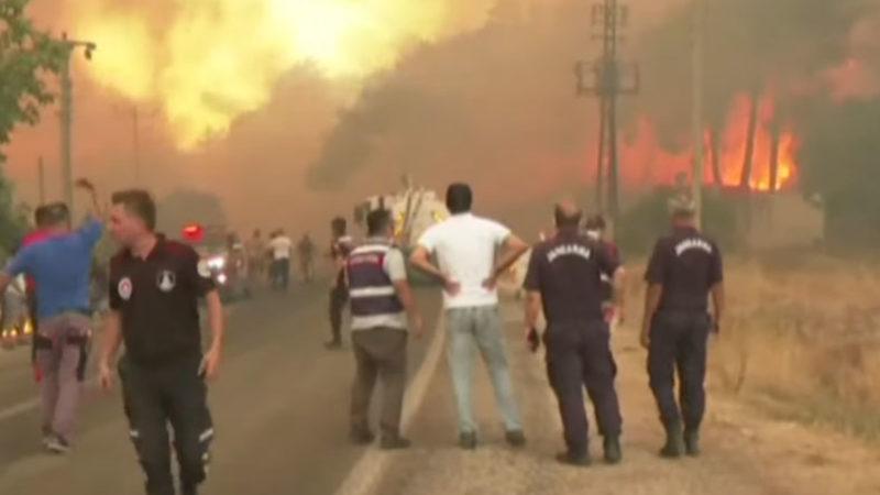 Yangının Ne Kadar Hızlı Yayılabildiğini Gösteren Korkunç Anlar Canlı Yayında Görüntülendi [Video]