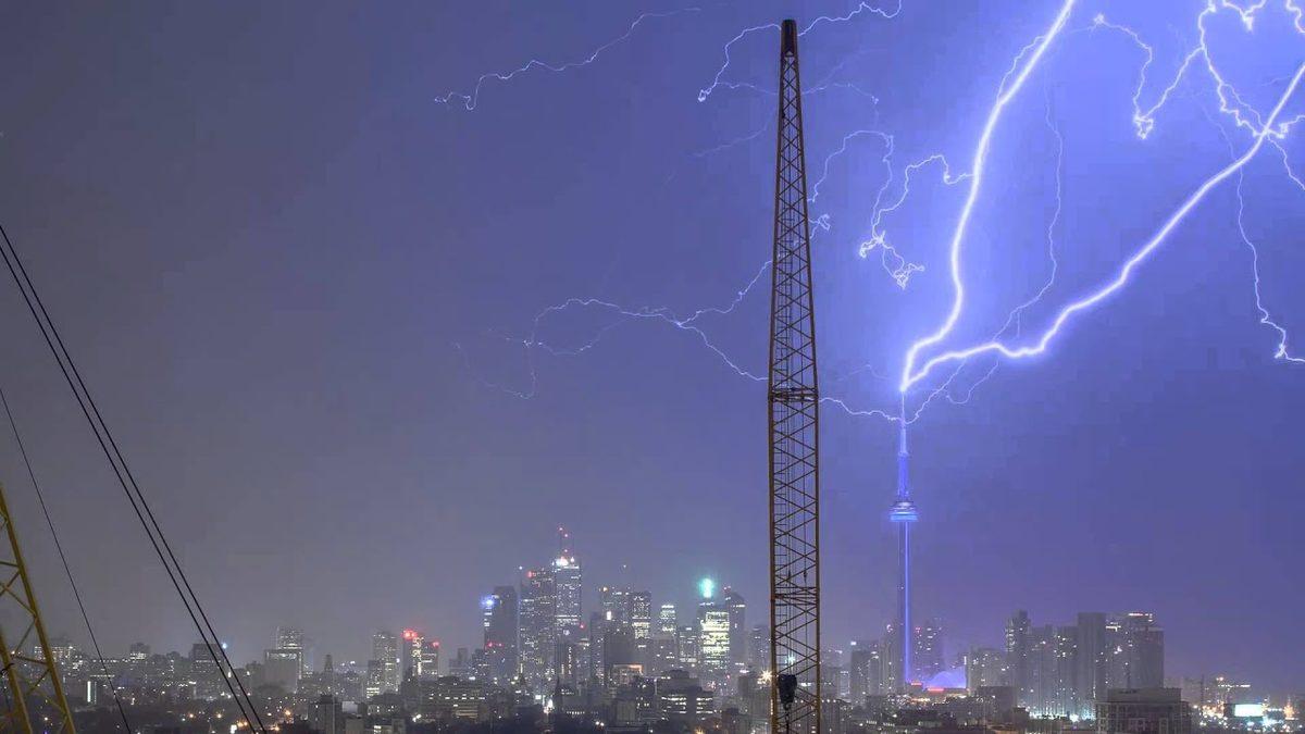 Yıldırımlara Karşı En Etkili Savunmamız Olan Paratoner Nedir, Nasıl Çalışır?