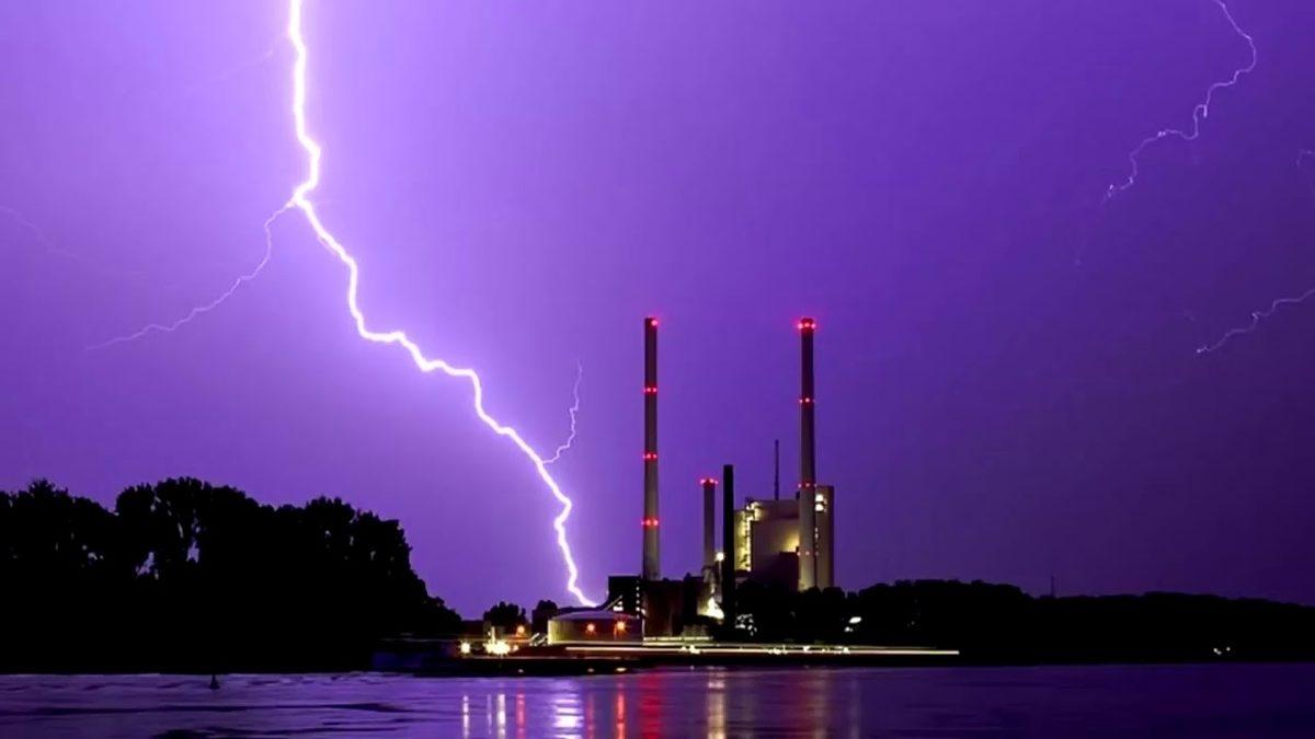 Yıldırımlara Karşı En Etkili Savunmamız Olan Paratoner Nedir, Nasıl Çalışır?