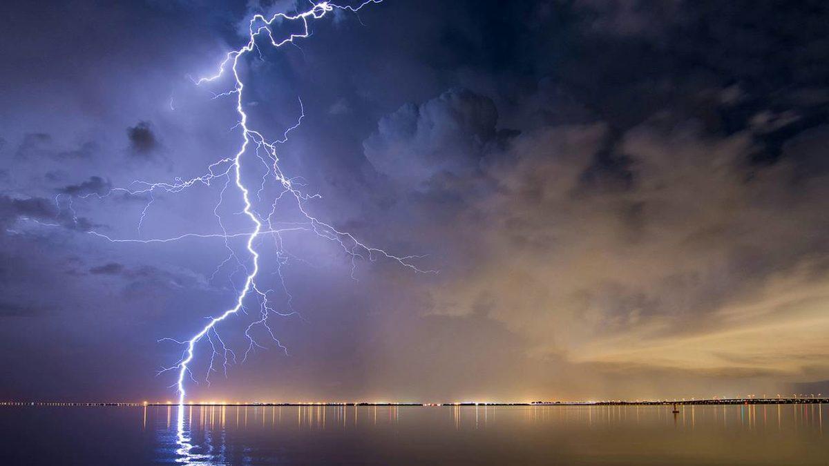 Yıldırımlara Karşı En Etkili Savunmamız Olan Paratoner Nedir, Nasıl Çalışır?