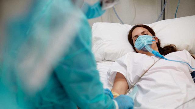 Koronavirüs, 1 Senedir Terk Etmediği Hastanın Vücudunda 40 Kez Mutasyon Geçirdi