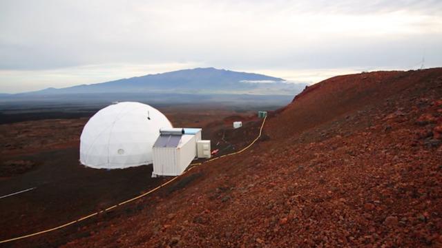 1 Yıl Boyunca Mars Simülasyonunda Yaşayan Ekip Dışarı Çıktı