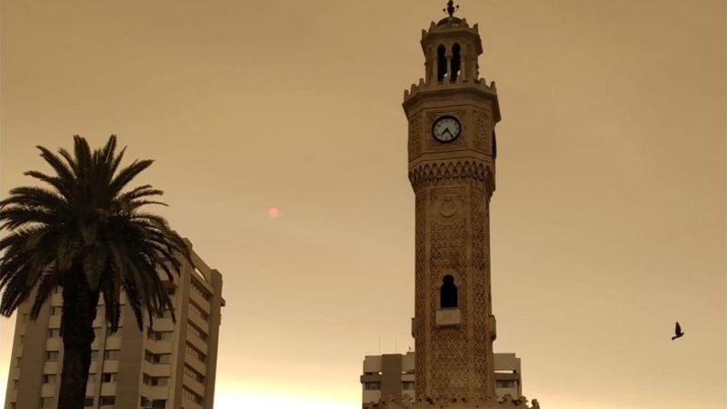 İzmir’e ‘Netflix Efekti’ Geldi: Yangın Dumanlarının Sapsarı Yaptığı Gökyüzünün Ürküten Fotoğrafları