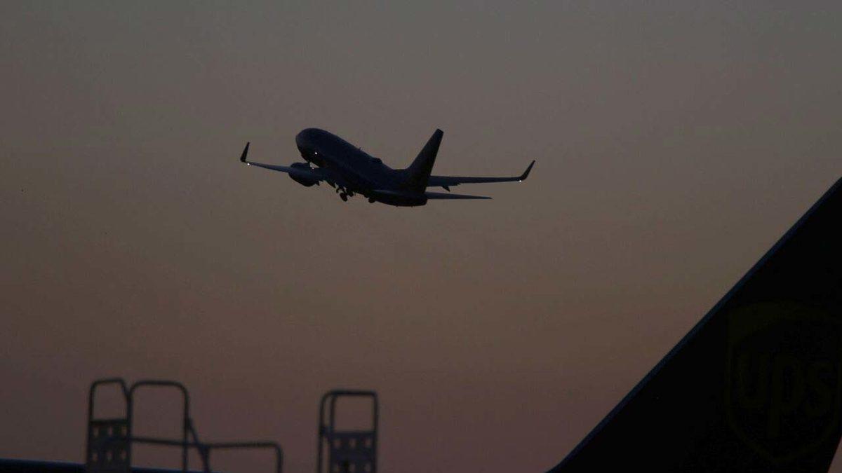 Yüzlerce Metre Yükseklikte Bile Yere Gürültüsü Gelen Uçakların İçi Nasıl Oluyor da Bu Kadar Sessiz Olabiliyor?