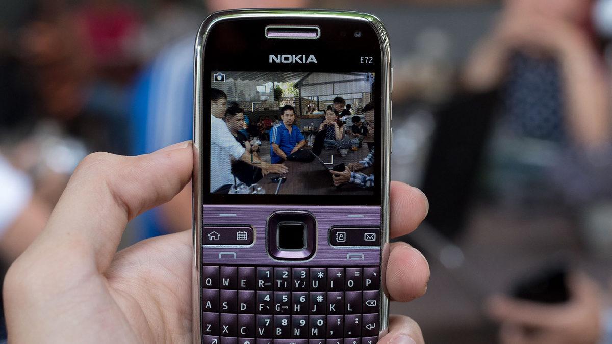 İş Telefonu Olarak Pazarlansa da Liselilerin Bile Elinden Düşürmediği Nokia E72’nin Şimdi Kulağa Şaka Gibi Gelen Özellikleri