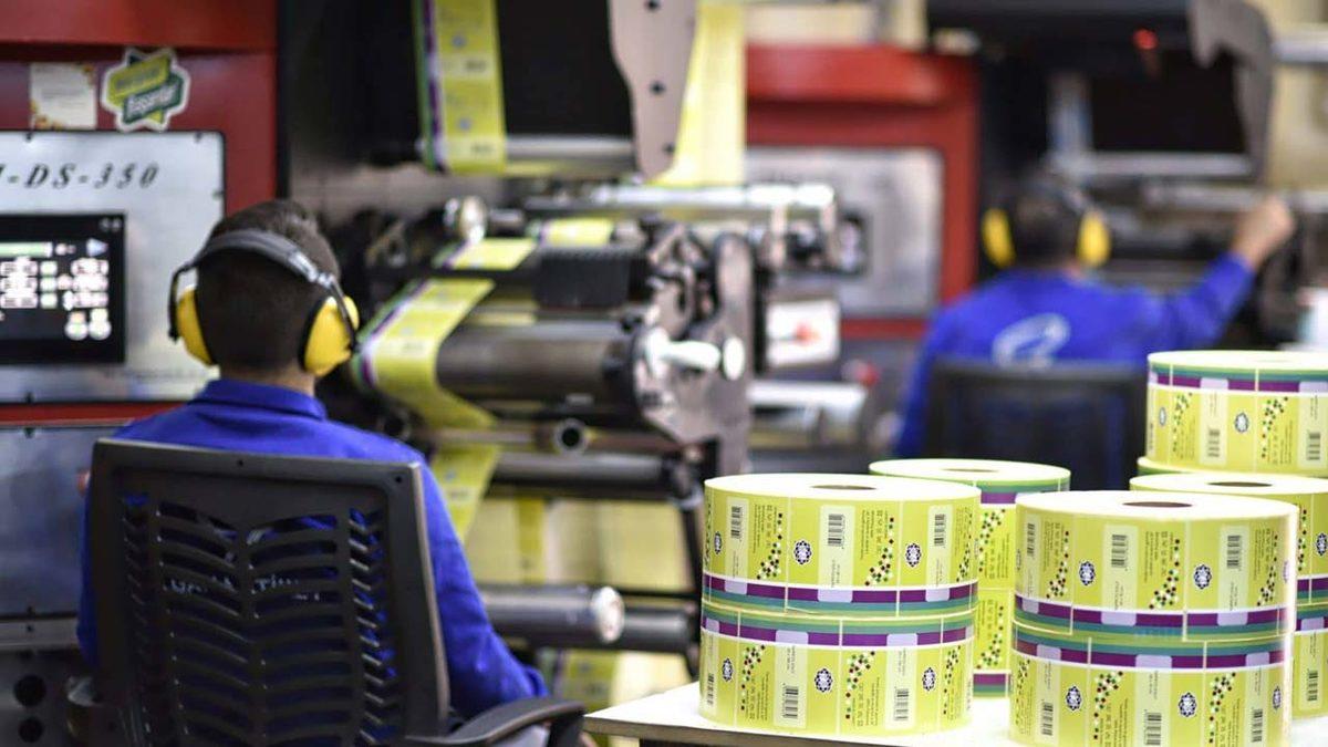 Yiyecek ve İçecek Paketlerinin Üstündeki Etiketlerin Hayal Bile Edemeyeceğiniz Maddi Değeri Açıklandı