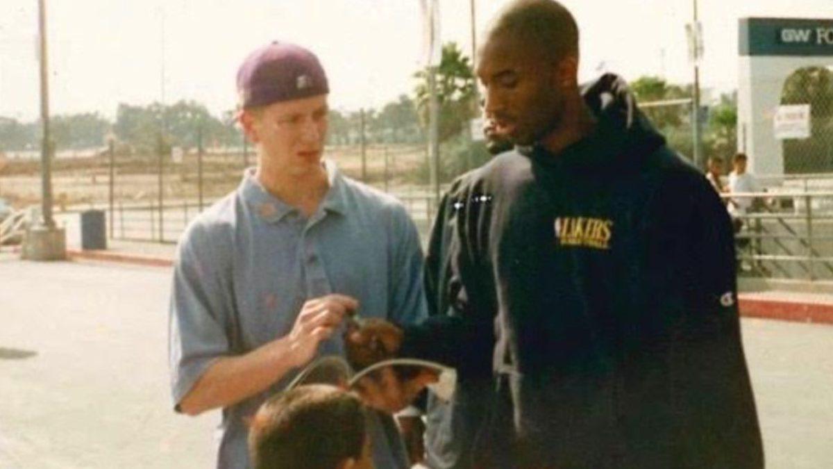 Kobe Bryant’ın İlk NBA Maçında Giydiği Ayakkabı, Açık Artırmaya Çıkıyor