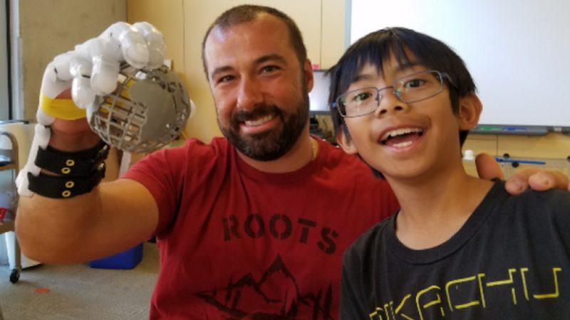 Engelli Öğretmenine 3D Modelleme ile Protez Yaptı!