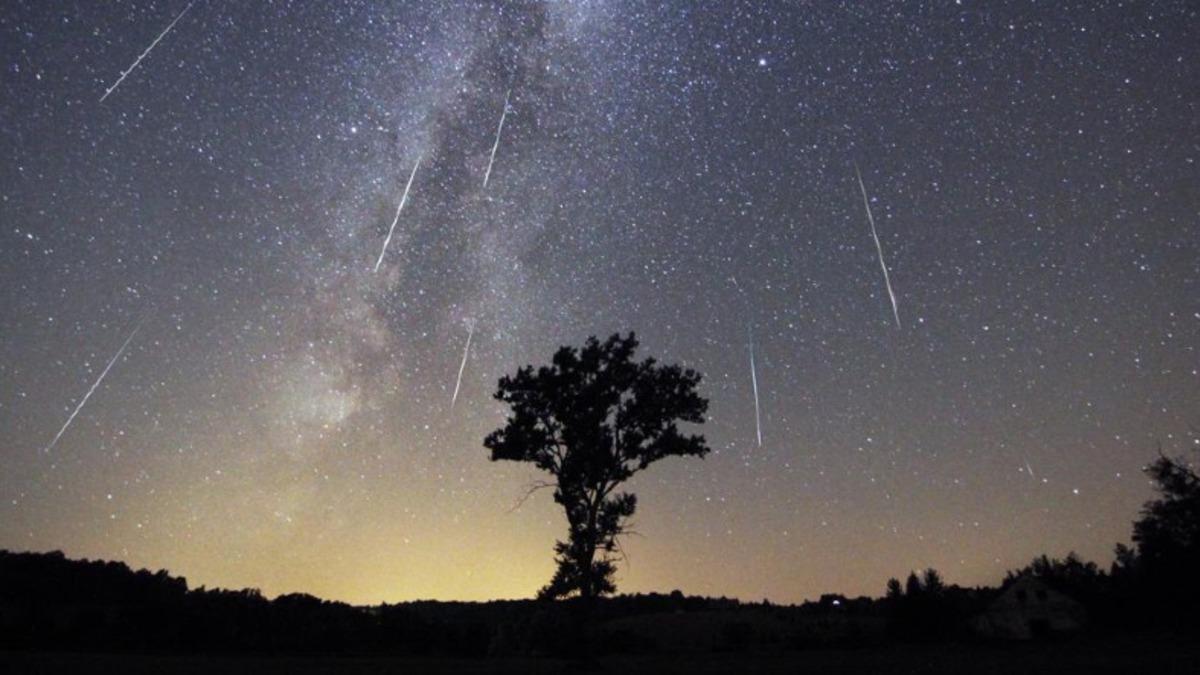 Gökyüzünde Şenlik Var: Perseid Göktaşı Yağmuru Ne Zaman, Nasıl İzlenir?
