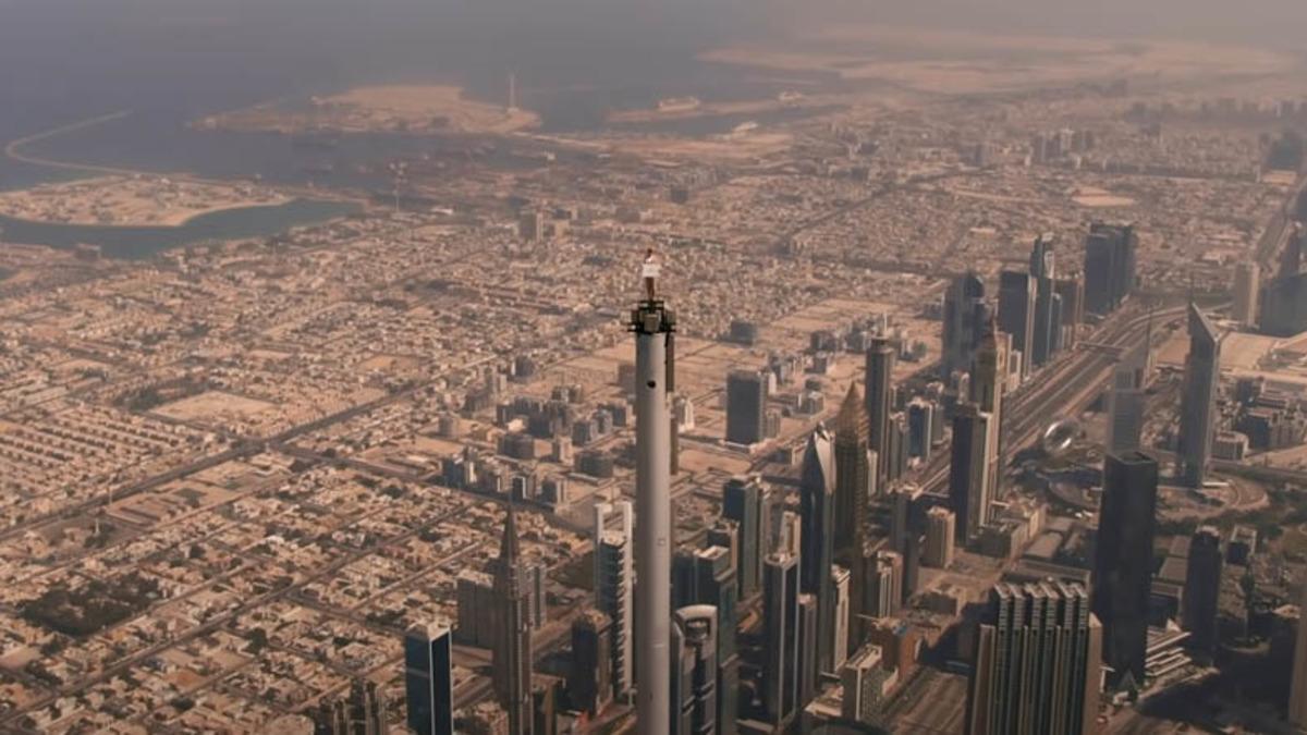 Emirates’ten Dünyanın En Yüksek Binasında Çekilen ve İzleyenleri Ters Köşe Eden Reklam Filmi [Video]