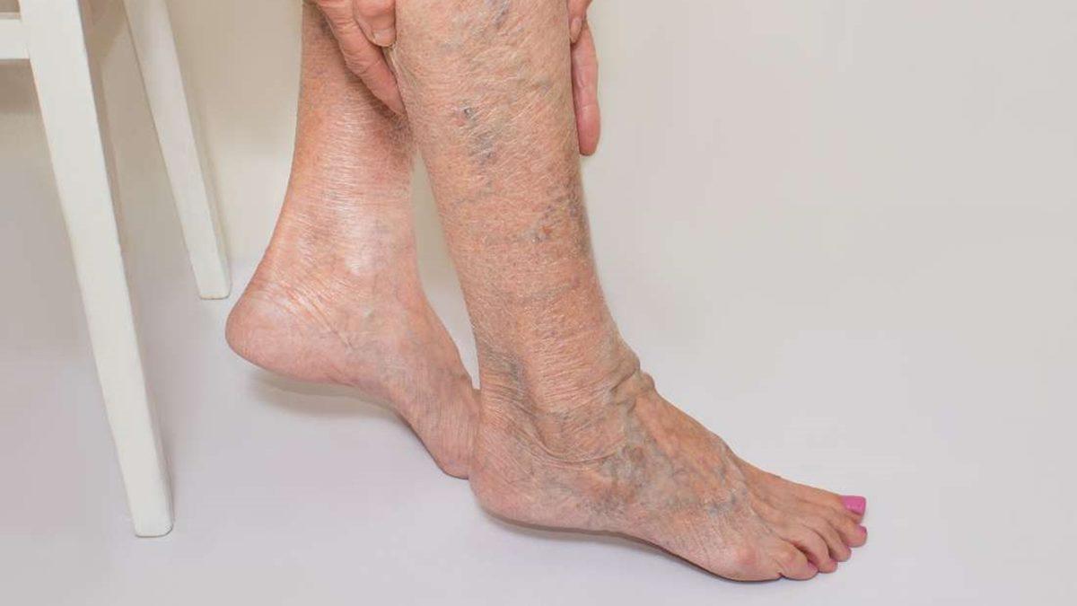 Bazı Market Zincirlerindeki Kasiyerler Neden Gün Boyu Ayakta Çalışıyor, Oturmaları Gerçekten Yasak mı?