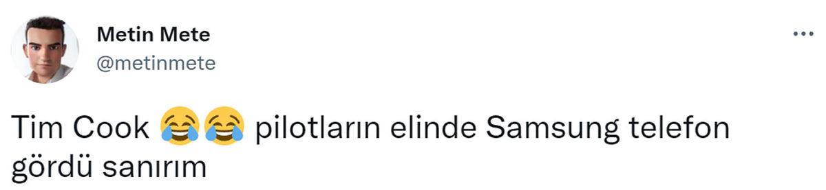 Ruhunu Evde Bırakmış Gibi: Apple CEO’su Tim Cook’un Formula 1 Damalı Bayrağını Salladığı Tuhaf Video