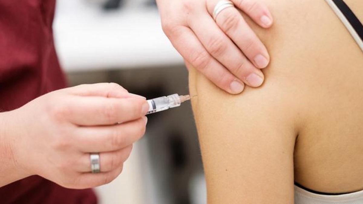 Yorum Yapamadık: Almanya’da Bir Hemşirenin 8 Bin Kişiye Koronavirüs Aşısı Yerine Salin Solüsyonu Vurduğu Ortaya Çıktı