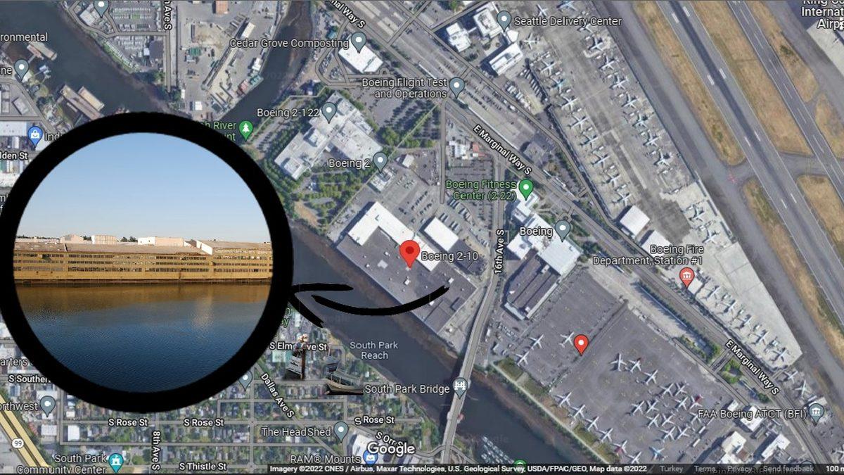 Savaş Uçaklarını Korumak İçin Bir Fabrikanın Çatısına İnşa Edilen Devasa Sahte Kasaba