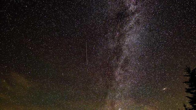 Dün Gece Gerçekleşen Perseid Meteor Yağmurunun, Türkiye’nin Farklı İllerinden Çekilen Muhteşem Fotoğrafları