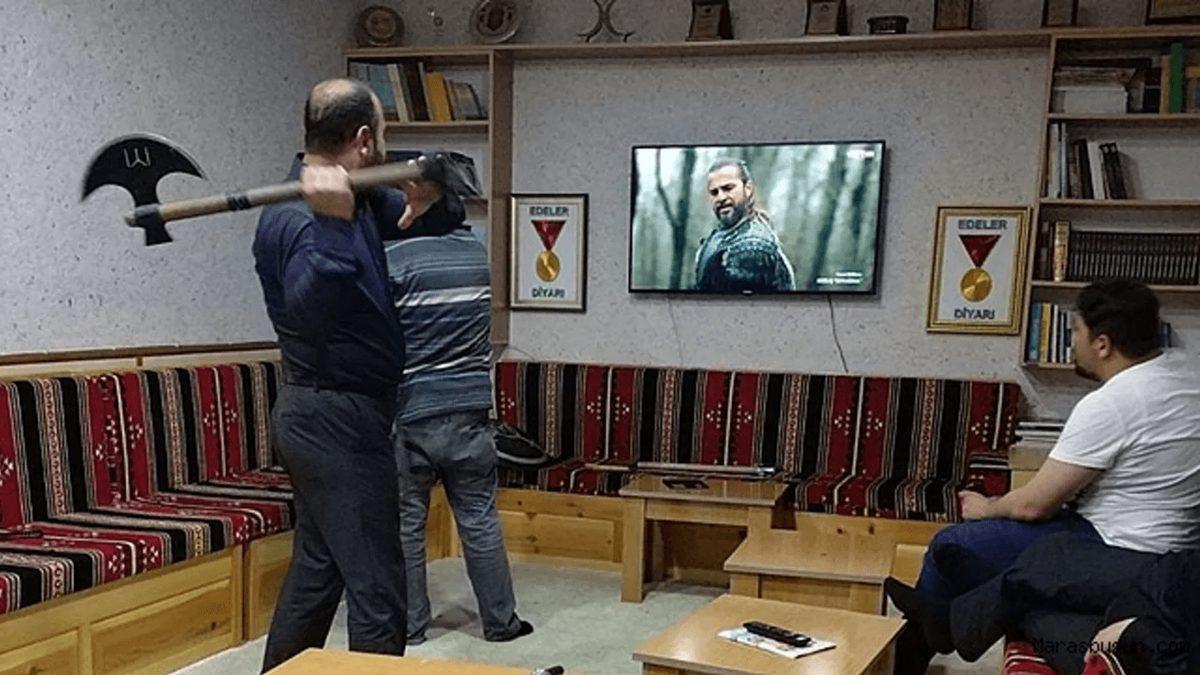 Şiddet Görüntülerini İzlemekten Kendinizi Alamamanızın Pek Çok Nedeni Var: Kötü Haberse Psikolojiniz Bundan Hiç Memnun Değil!