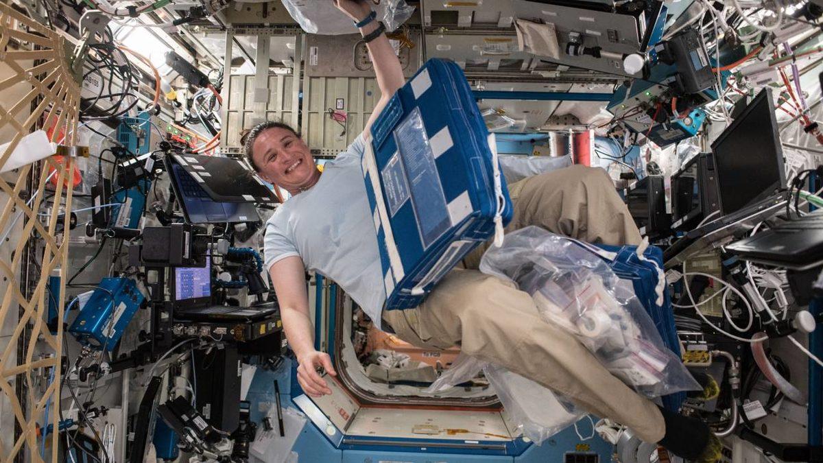 Uzay’da Gerilim: Rusya, Bir NASA Astronotunun Sinir Krizi Geçirip ISS’de Delikler Açtığını İddia Etti