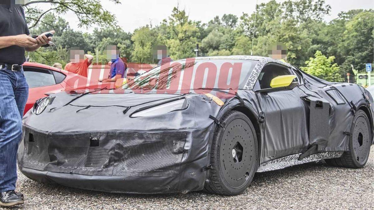 Hibrit Corvette mi Geliyor: Yeni Corvette Modeli, Acura NSX ile Test Sırasında Görüntülendi