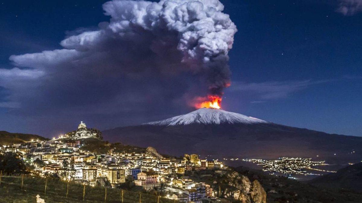 Şubat Ayından Beri Aktif Olan Etna Yanardağı’nın Boyu 30 Metre Yükseldi