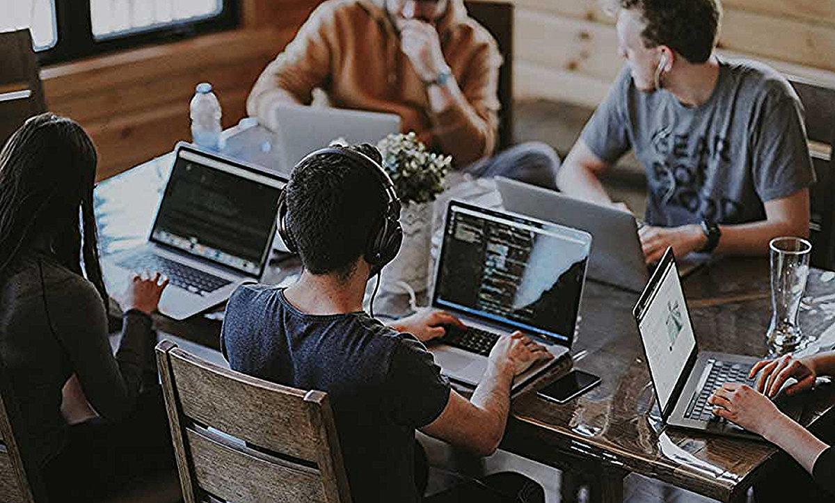 Netflix, Instagram ve Google’ın da Kullandığı Python Nedir? İşte Python Hakkında Merak Edilenler ve Cevapları