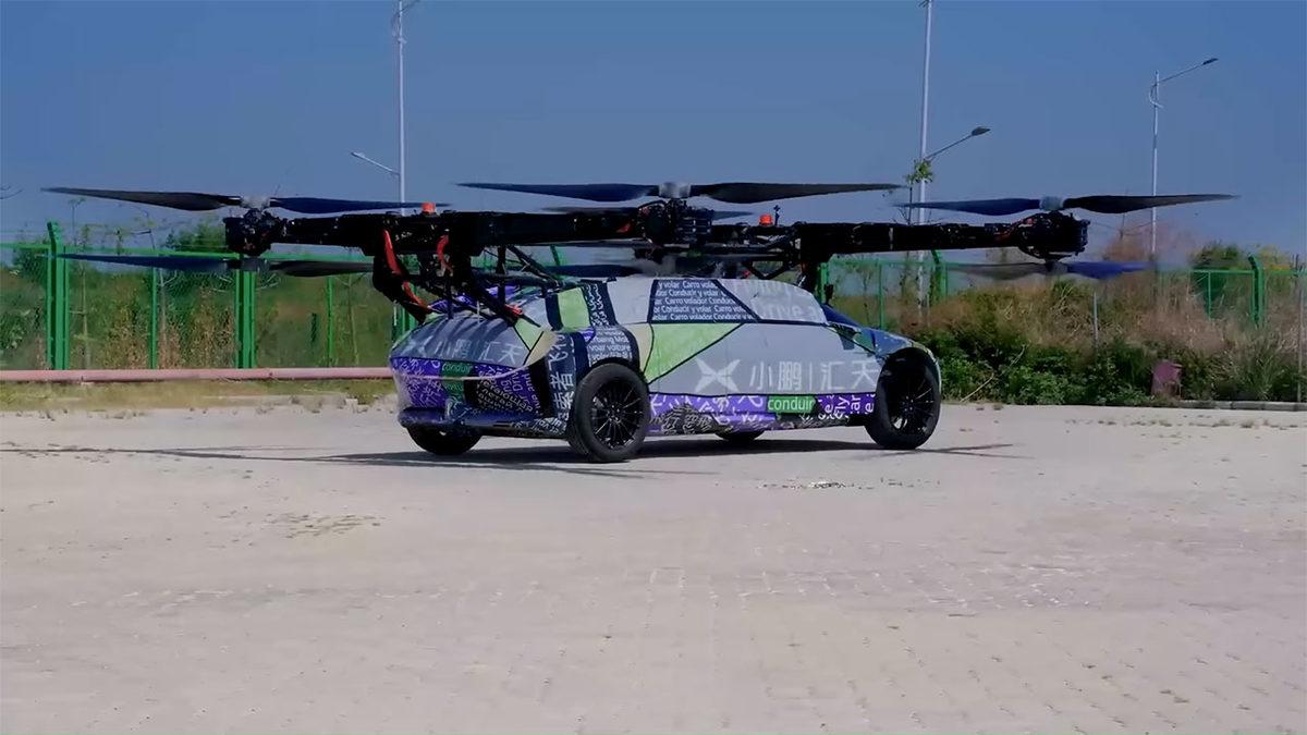 Çin’in Tesla’sı, Uçan Arabasını İlk Kez Test Etti: Normal Arabaya Kanat Takmışlar(!)