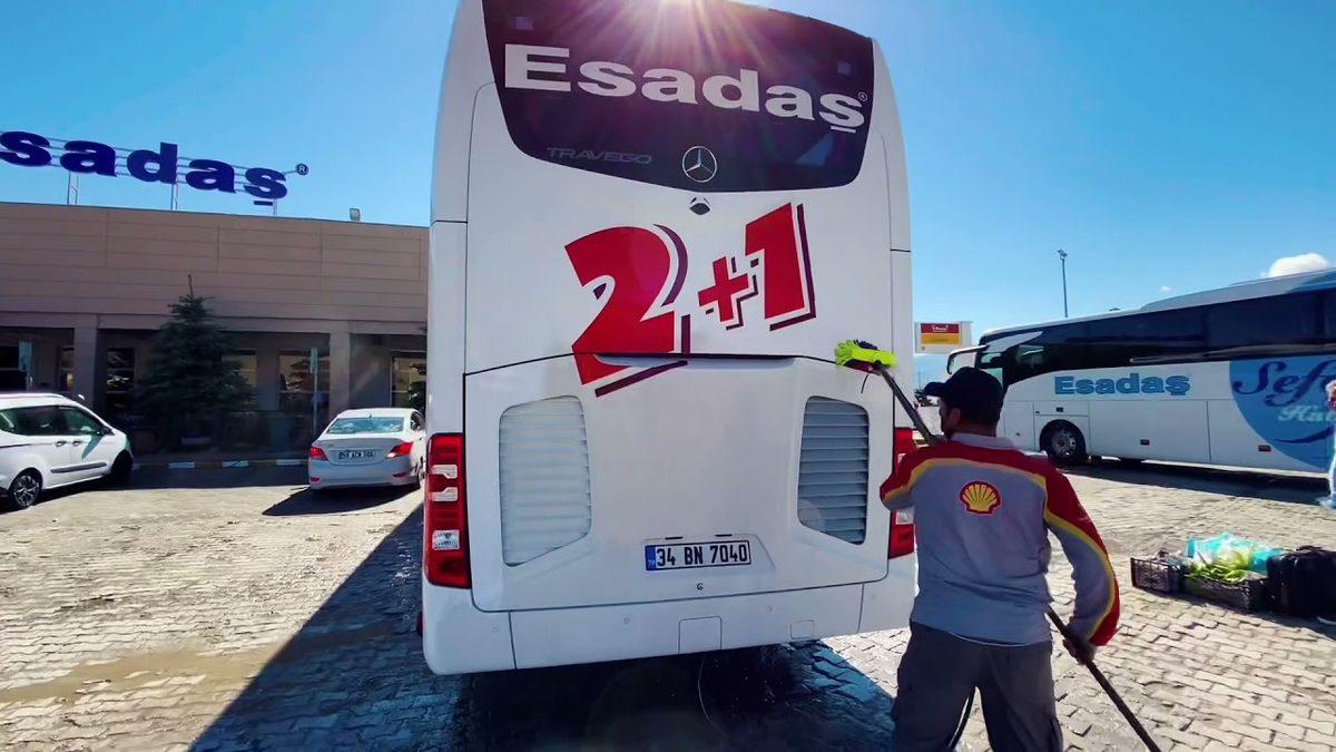 Oyunlardaki NPC’ler Gibi Bir Anda Belirip Hep Aynı Şeyi Yapan 13 İnsan Tipi