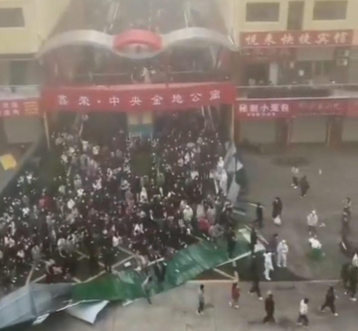 Çalışanların COVID-19 İsyanı Sonuç Verdi: Çin, iPhone Fabrikasındaki Karantinayı Kaldırdı