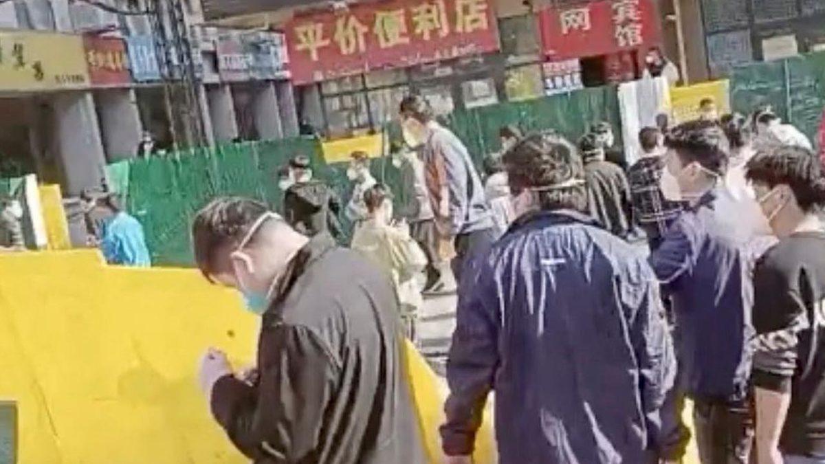 Çalışanların COVID-19 İsyanı Sonuç Verdi: Çin, iPhone Fabrikasındaki Karantinayı Kaldırdı