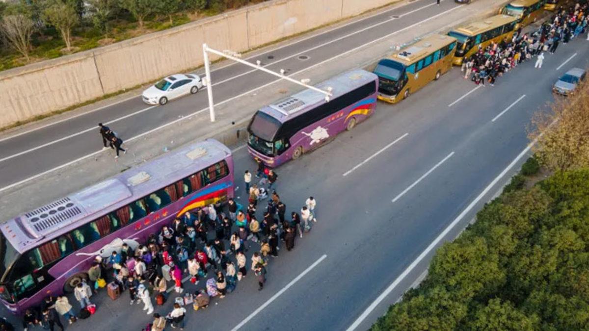 Çalışanların COVID-19 İsyanı Sonuç Verdi: Çin, iPhone Fabrikasındaki Karantinayı Kaldırdı