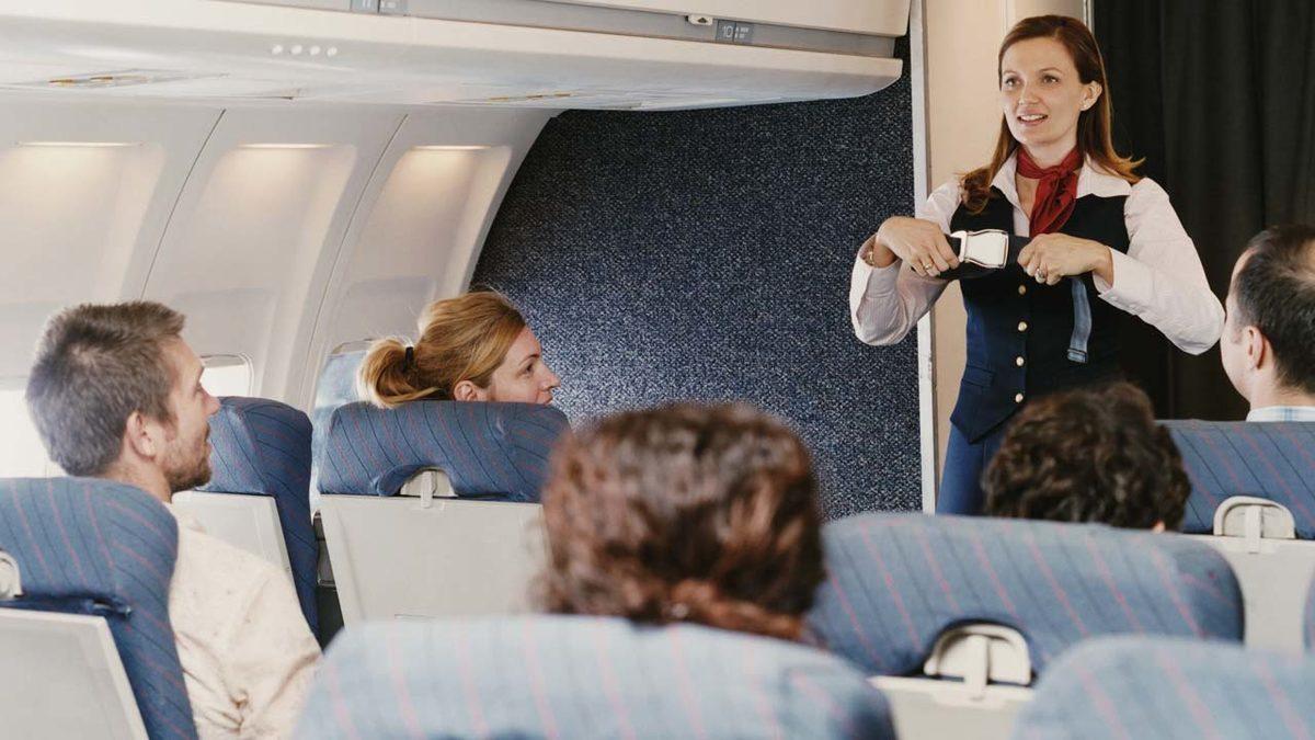 Uçaklardaki Emniyet Kemerleri Neden Arabalardaki Gibi Omuzdan Değil de Belden Takılıyor?