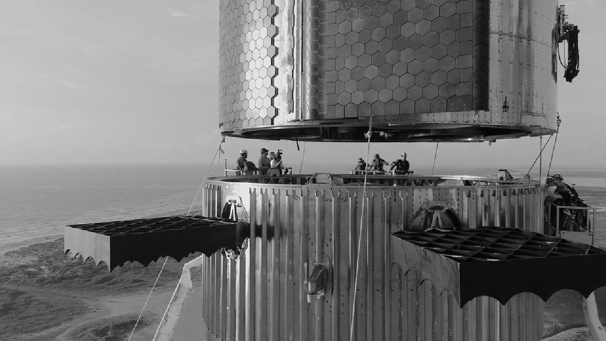 Bakınca Starship’in Ne Kadar Büyük Olduğunu Anlayacağınız Şahane Fotoğraflar