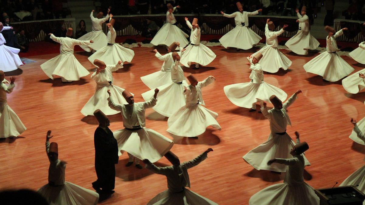 Ara Vermeden Dakikalarca Dönen Semazenler, Nasıl Oluyor da Baş Dönmesi ve Mide Bulantısı Yaşamıyor?