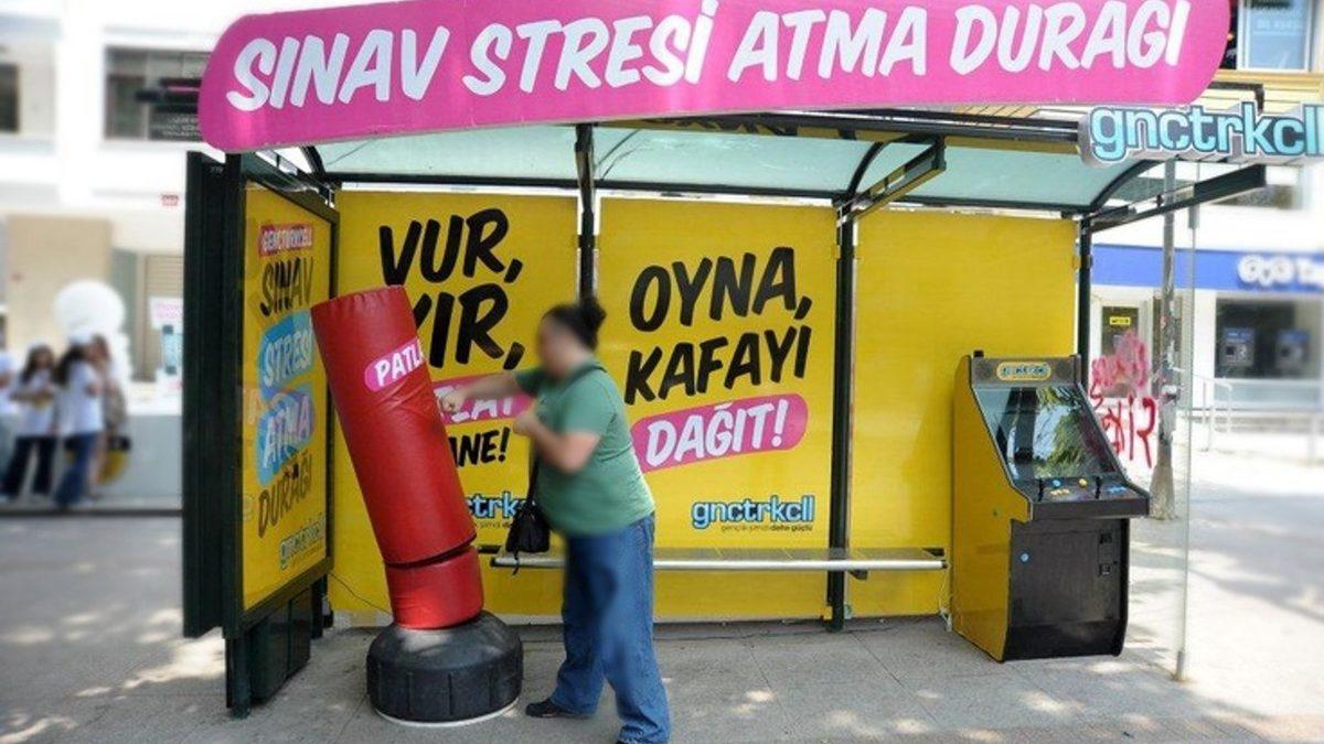 Türkiye Sokaklarında Görülen ve Birbirinden Yaratıcı Zekâların Ürünü Olan 12 İlginç Reklam