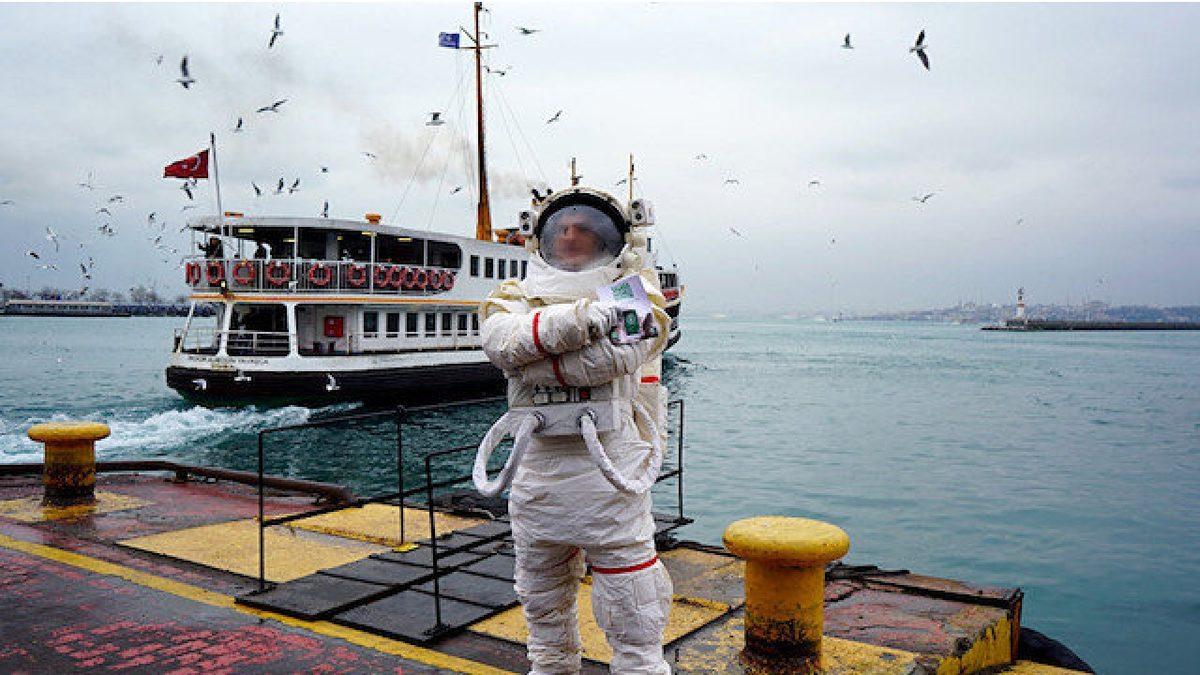 Türkiye Sokaklarında Görülen ve Birbirinden Yaratıcı Zekâların Ürünü Olan 12 İlginç Reklam