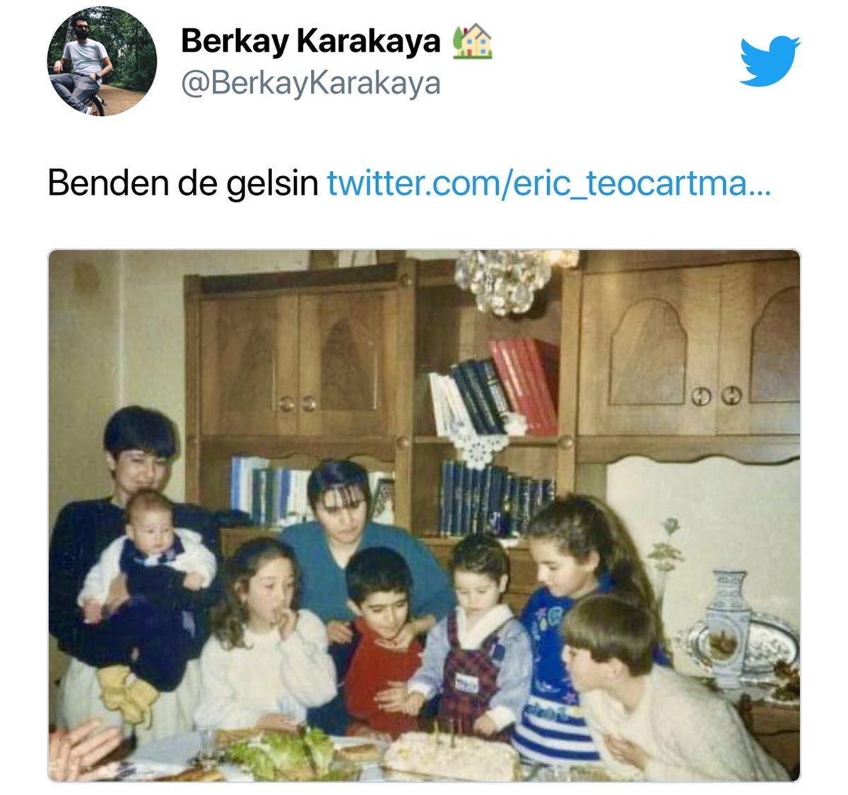 Meğer Herkesin Salonu Benzermiş: Doksanlardaki Doğum Günlerinde Çekilmiş 21 Çocukluk Fotoğrafı