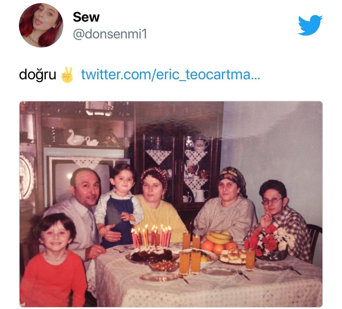 Meğer Herkesin Salonu Benzermiş: Doksanlardaki Doğum Günlerinde Çekilmiş 21 Çocukluk Fotoğrafı