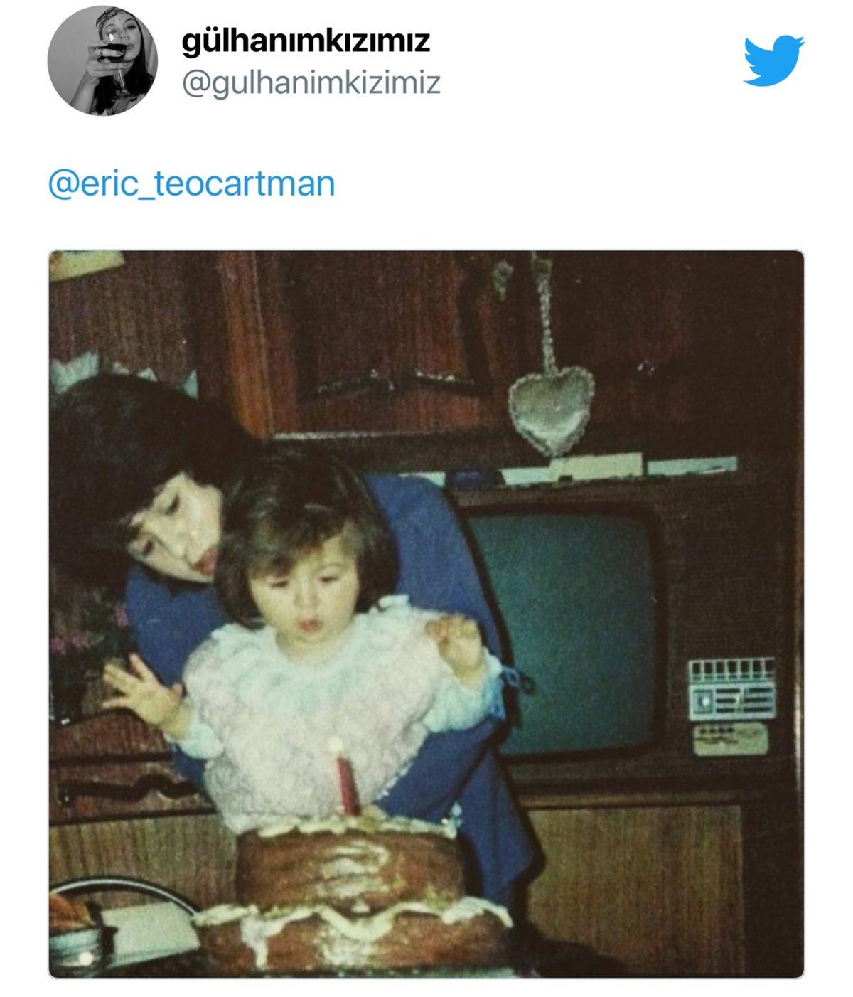 Meğer Herkesin Salonu Benzermiş: Doksanlardaki Doğum Günlerinde Çekilmiş 21 Çocukluk Fotoğrafı