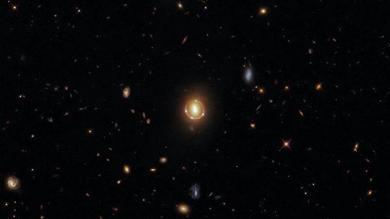 Hubble Teleskobu, Evrenin Derinliklerini Daha Net Görmeyi Sağlayan Bir ’Einstein Halkası’ Keşfetti