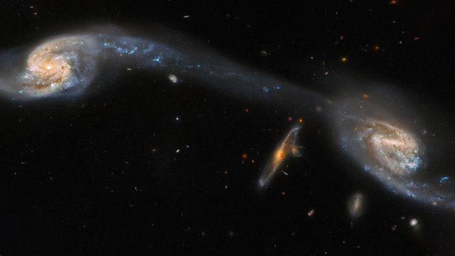 Birbirine Adeta ’Köprüyle’ Bağlanmış Gibi Duran İki Galaksi Gözlemlendi